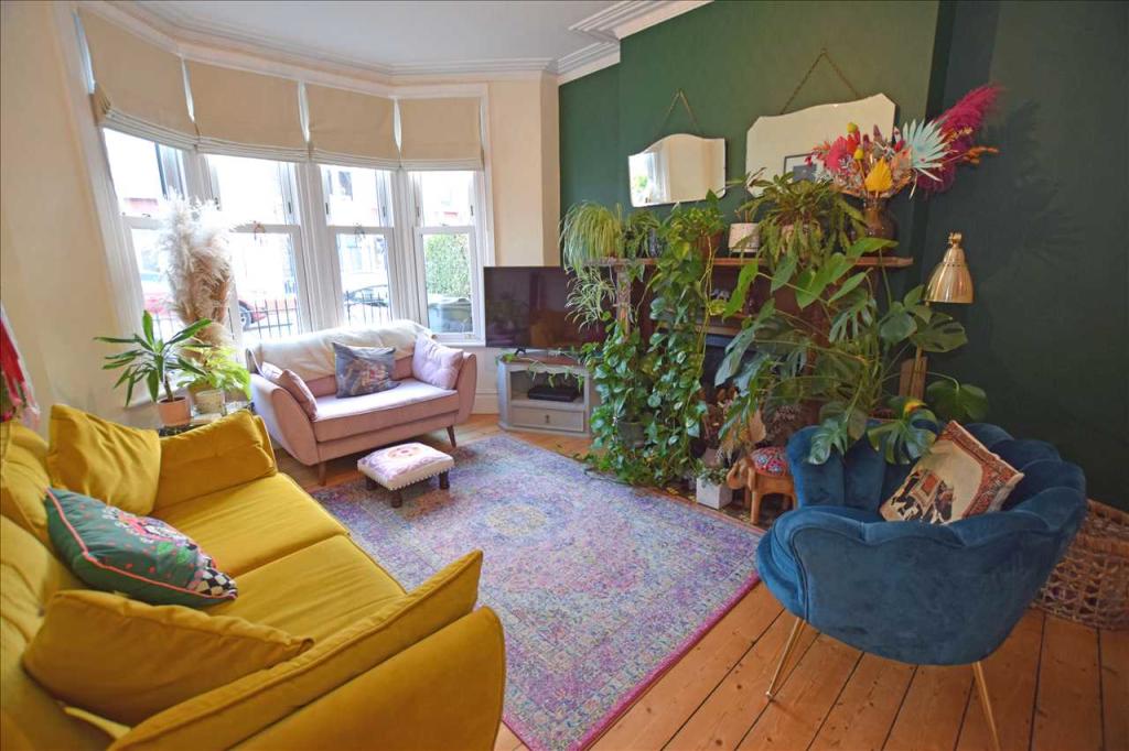 FRONT ROOM