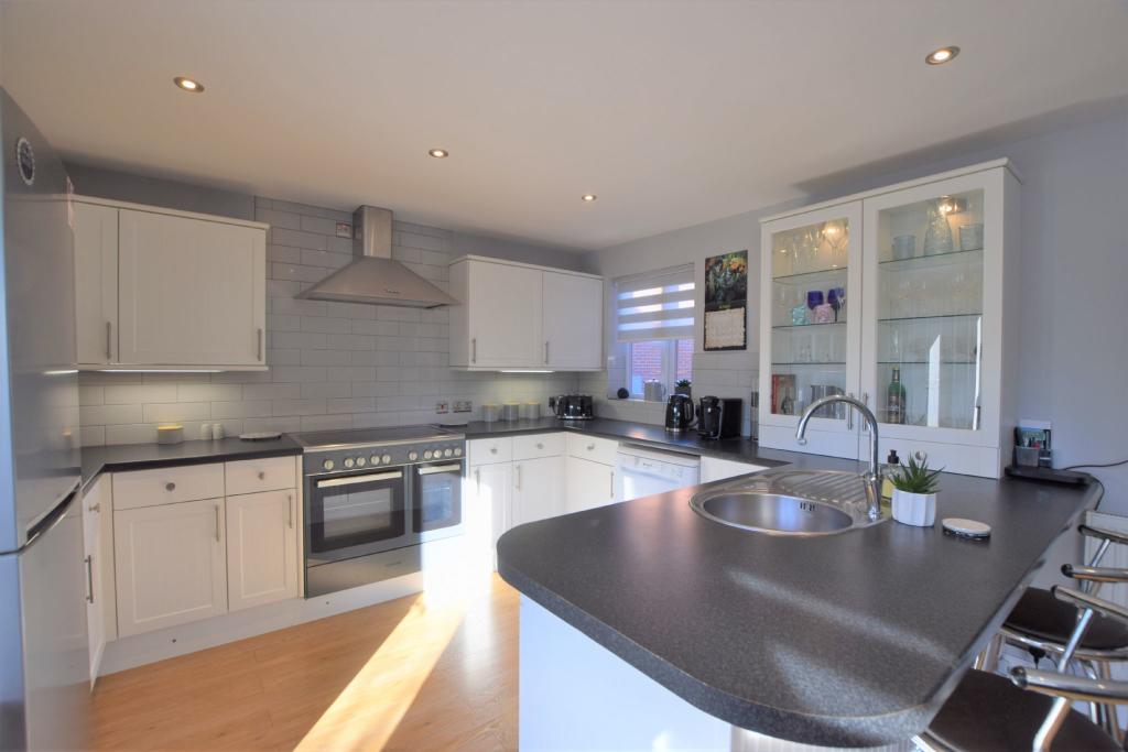 KITCHEN/FAMILY ROOM