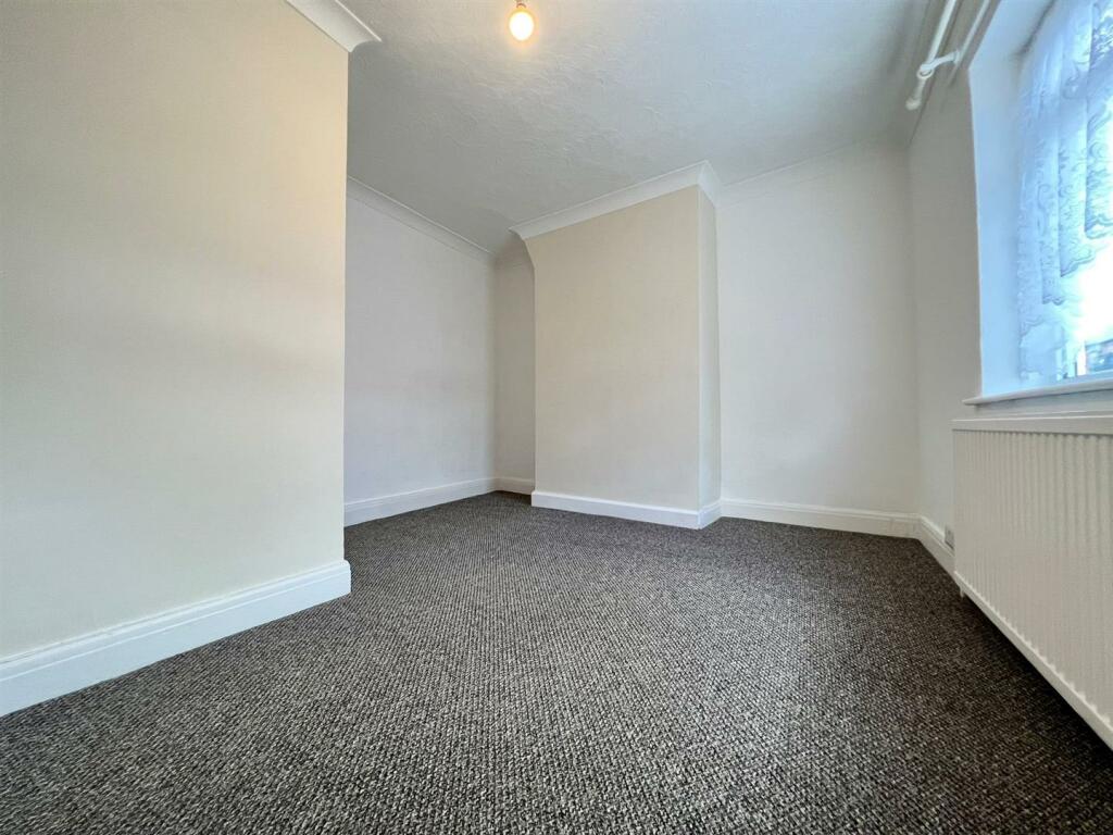 USE bedroom 1 (2).jpg