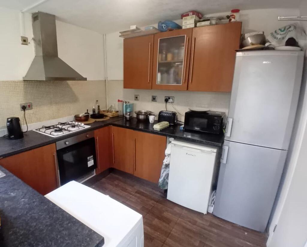 Kitchen 2.jpg