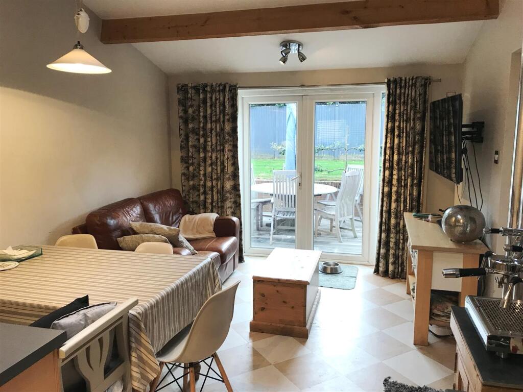 Breakfast Area 1.JPG