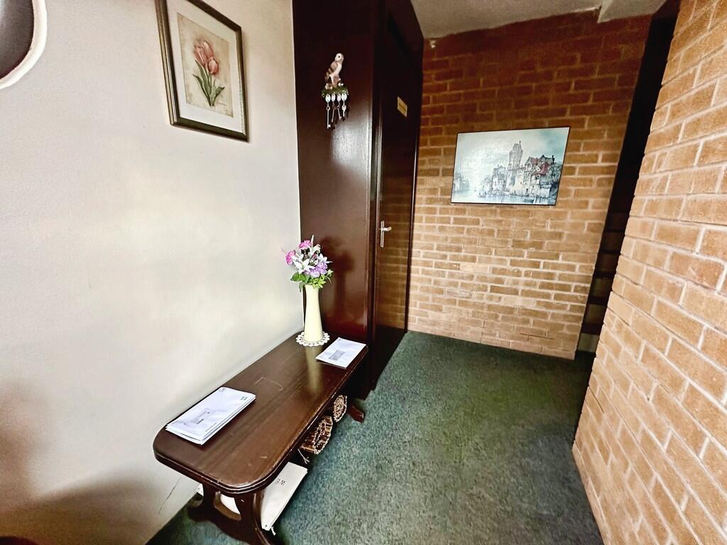 6dfc761e-HALLWAY