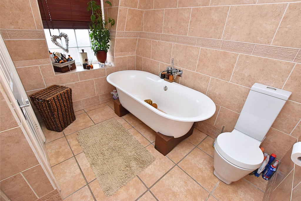 FAMILY BATHROOM