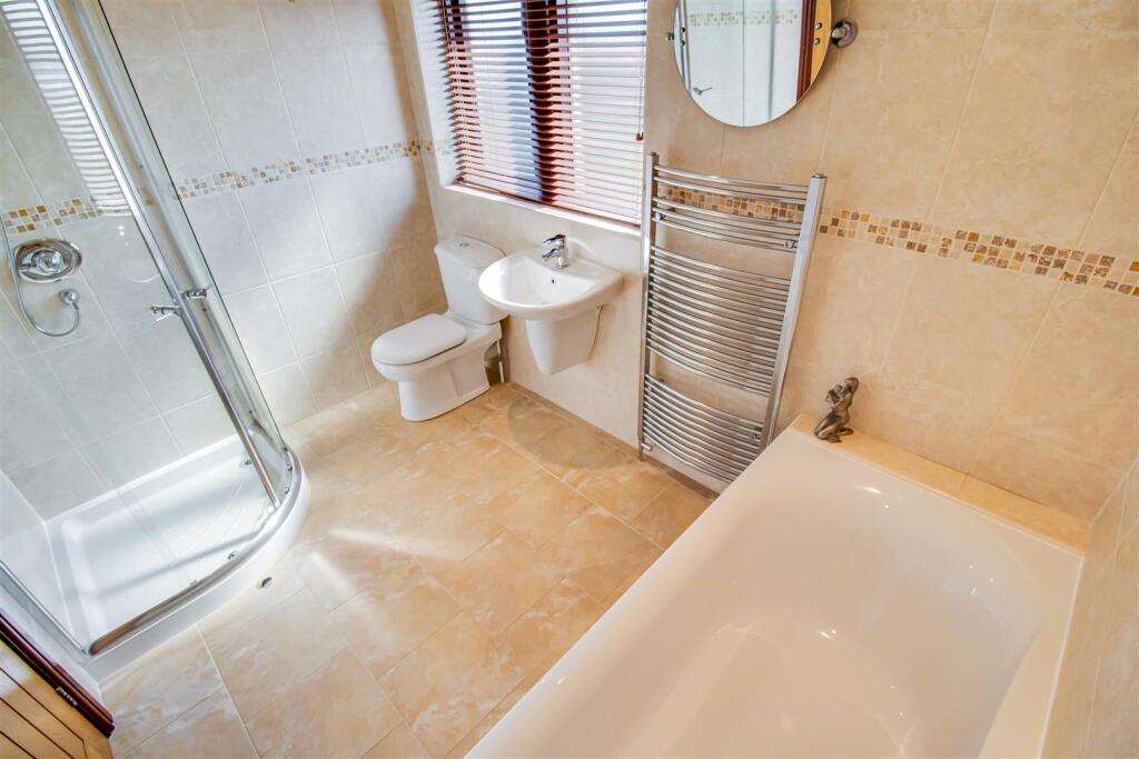 BATHROOM/W.C.