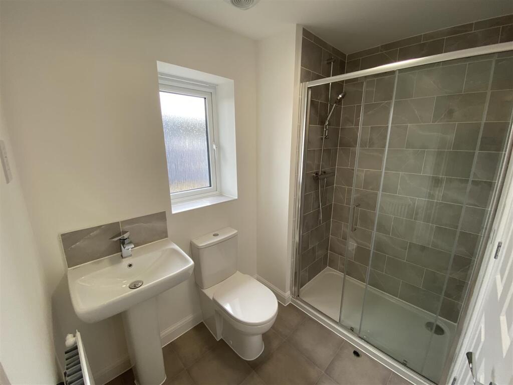 En Suite Shower Room 2nd Floor