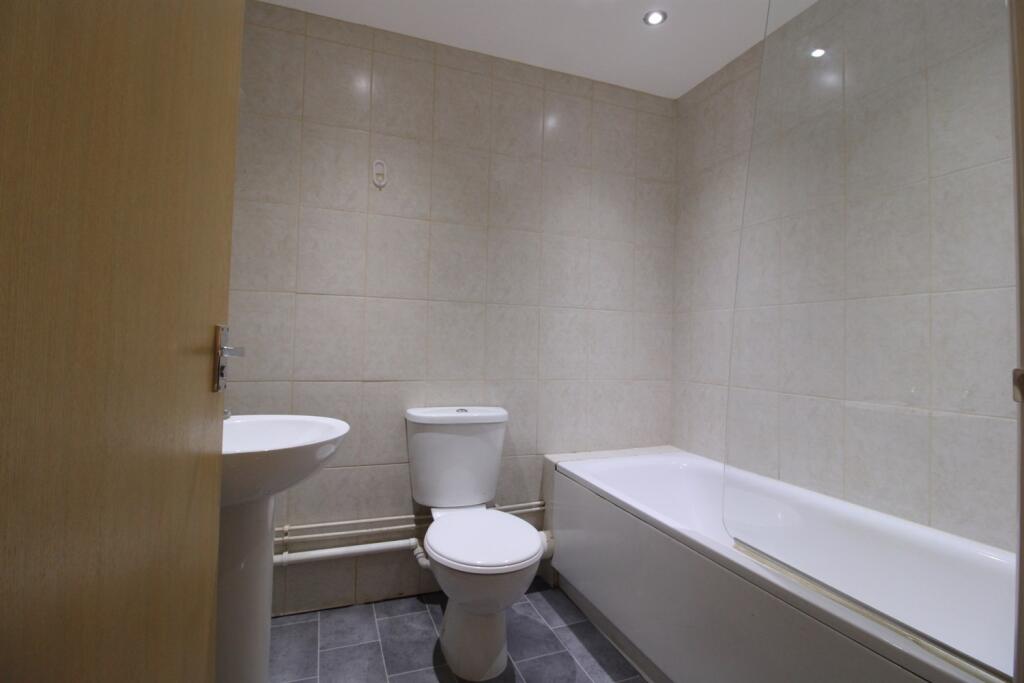 Bathroom+with+shower