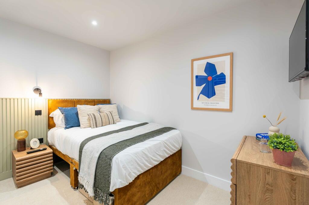 A welcoming double bedroom featuring a comforta...