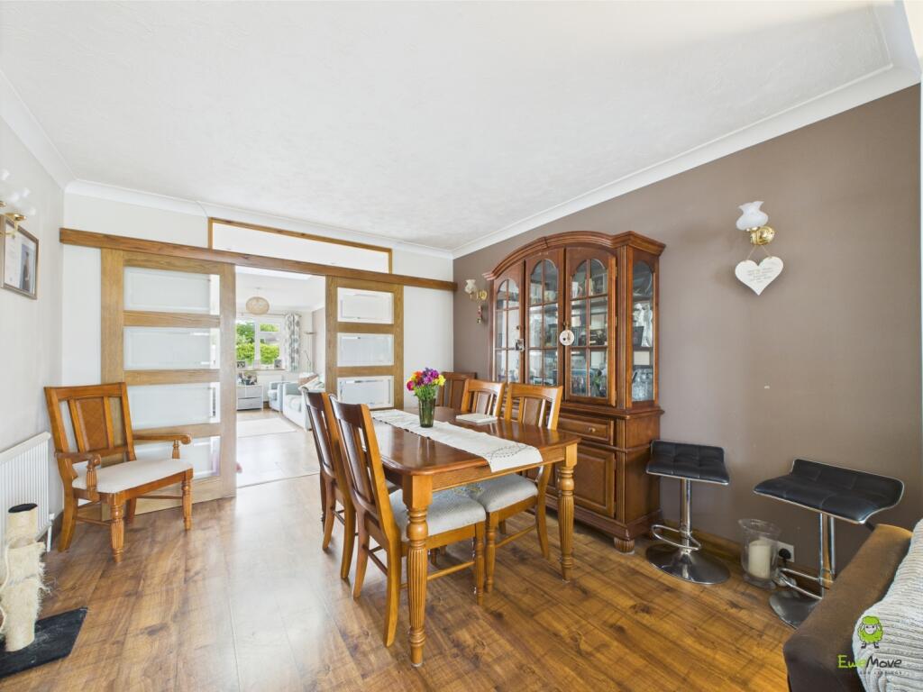 CAM03779G0-PR0238-STILL011