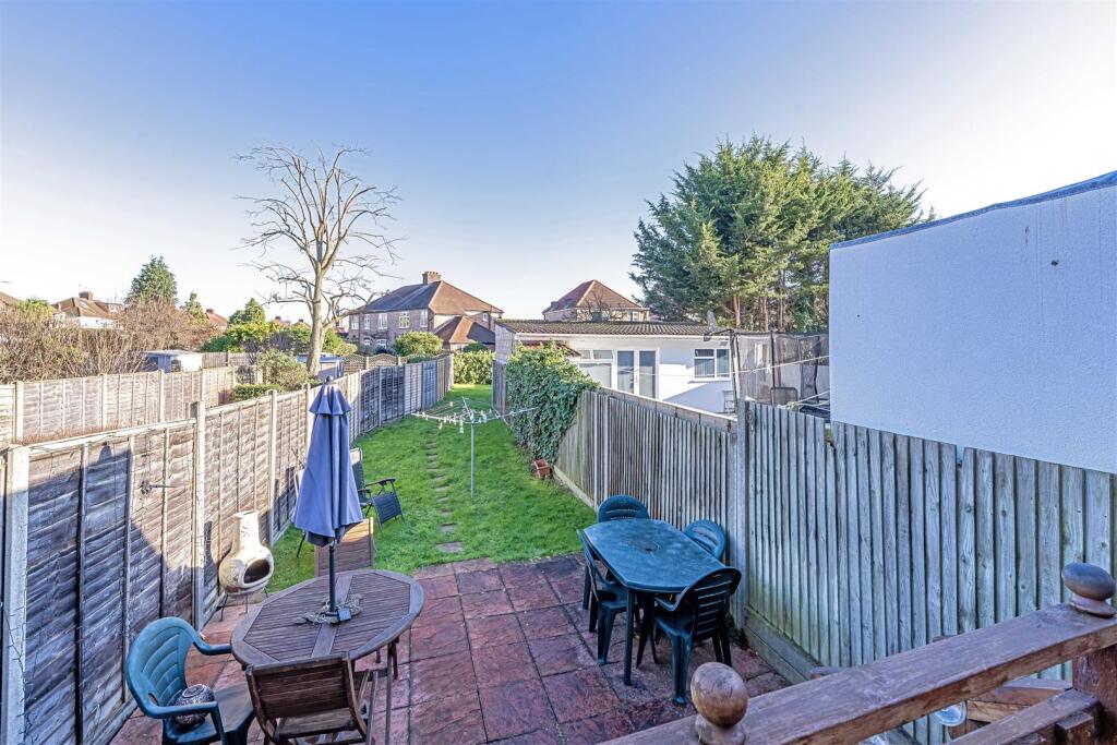 111B Wood Lane Isleworth, TW7-LOW RES-35.jpg