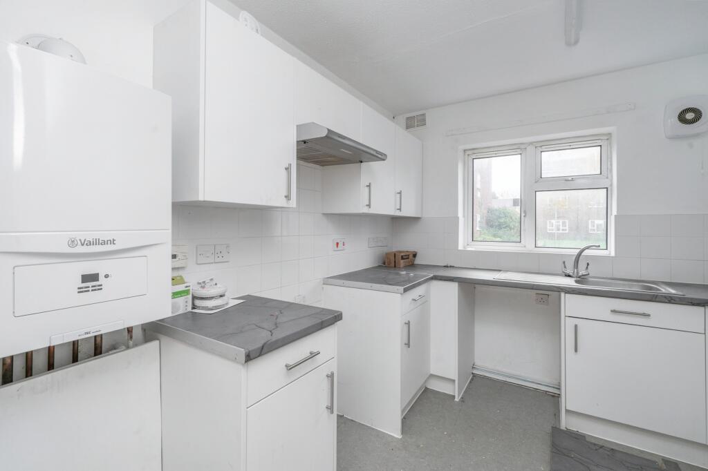 Flat 77 New Road, Datchet, Slough,SL3 9JA