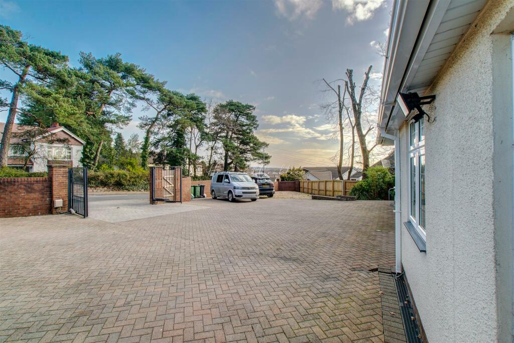 Holybush Road, Cyncoed, HernCrabtree (7).jpg