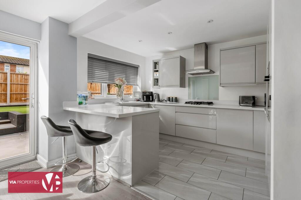70 Davison Drive Cheshunt Waltham Cross EN8 0SX via properties e