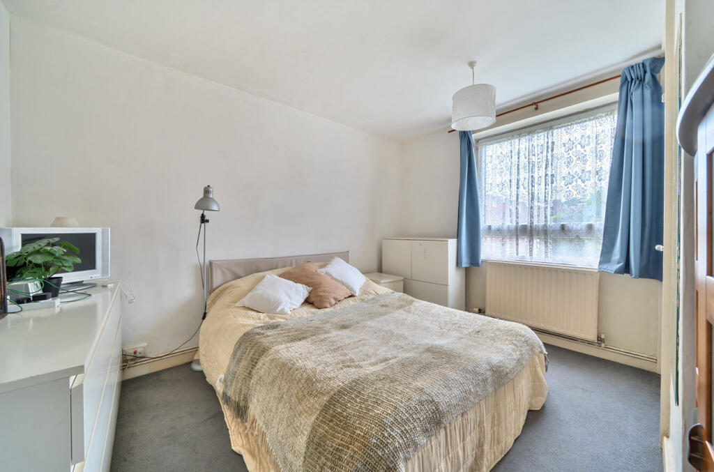 1304773-10-684b08...