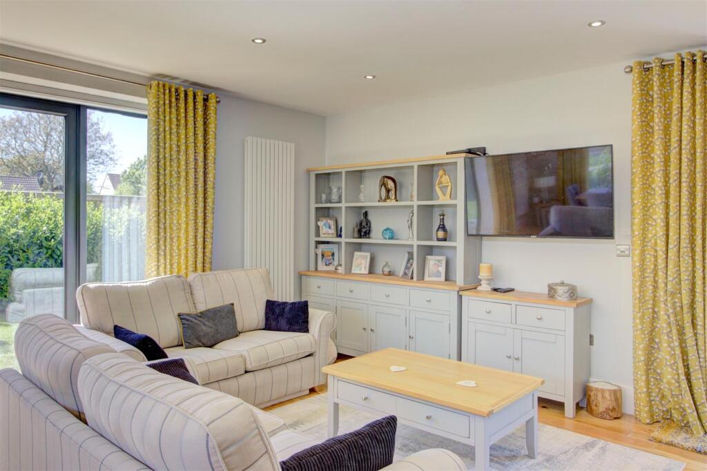 Kitchen/dining/family room