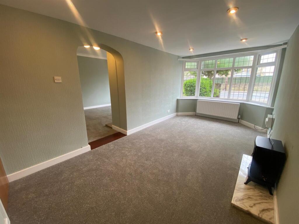 DINING ROOM 1.jpg