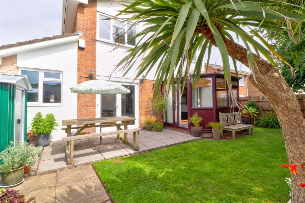 Rear elevation and garden ii.jpg