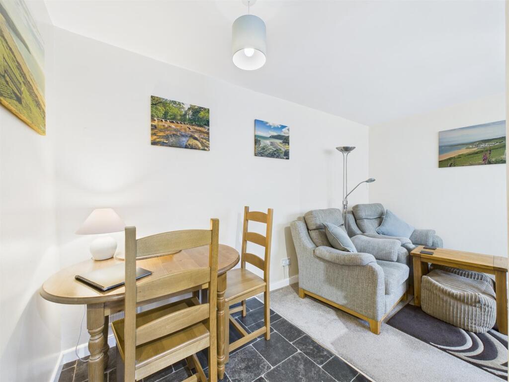 Enginefield living room