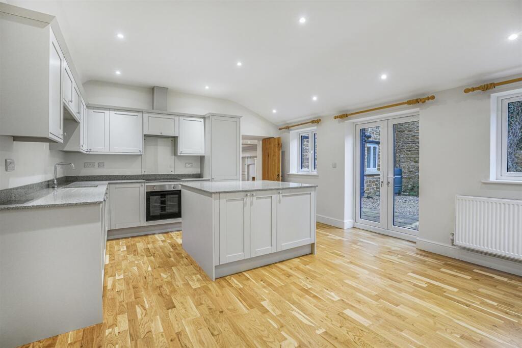 KITCHEN/BREAKFAST ROOM