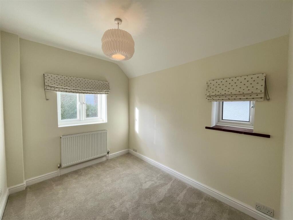 16CNorthRoad_Bedroom3.jpg