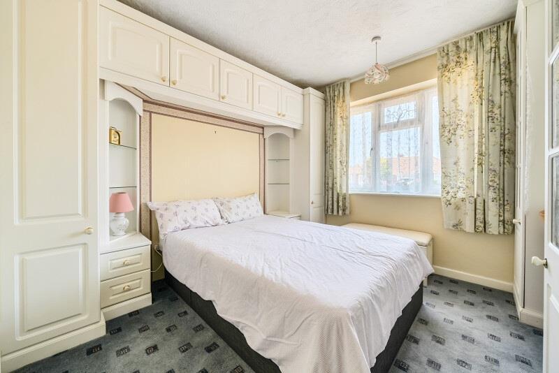 Old Farm Lane Bed 2.jpg