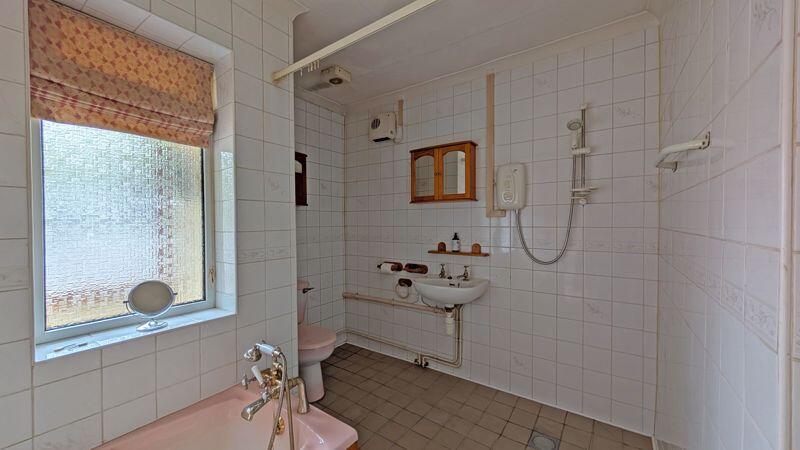 MAIN BATHROOM