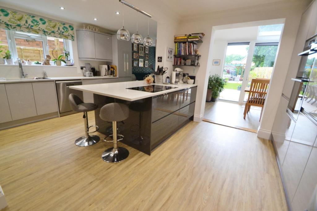 Kitchen/Breakfast Ro