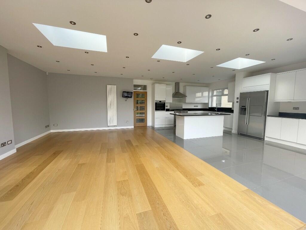 KITCHEN/LOUNGE