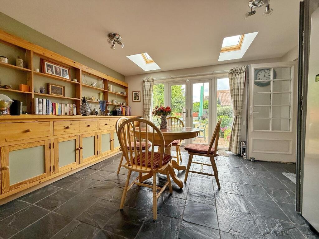 breakfast room