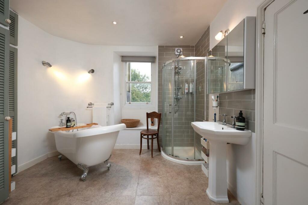 24 Montague Hill 38.JPG