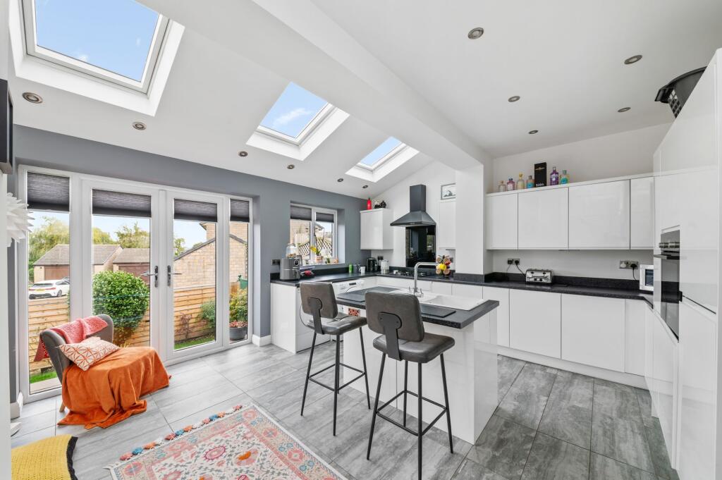 OPEN-PLAN DINING KITCHEN