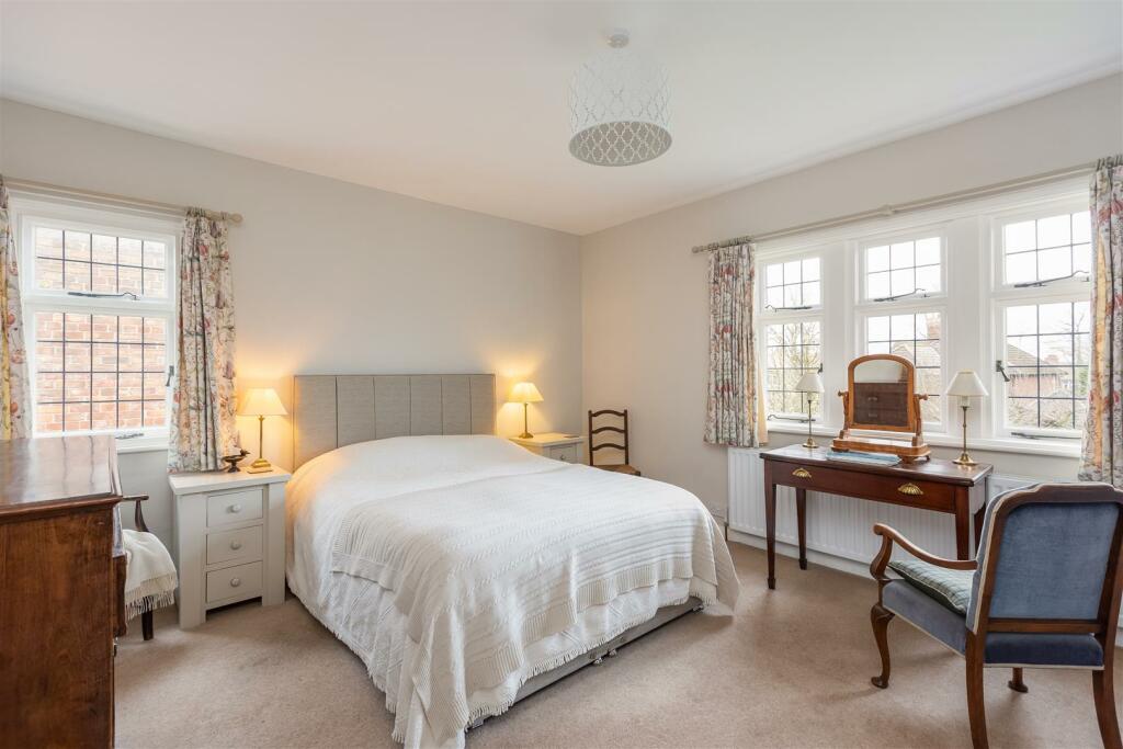 Bramble Garth Bedroom 1-1.jpg