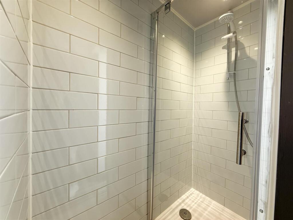 Shower Room.JPG