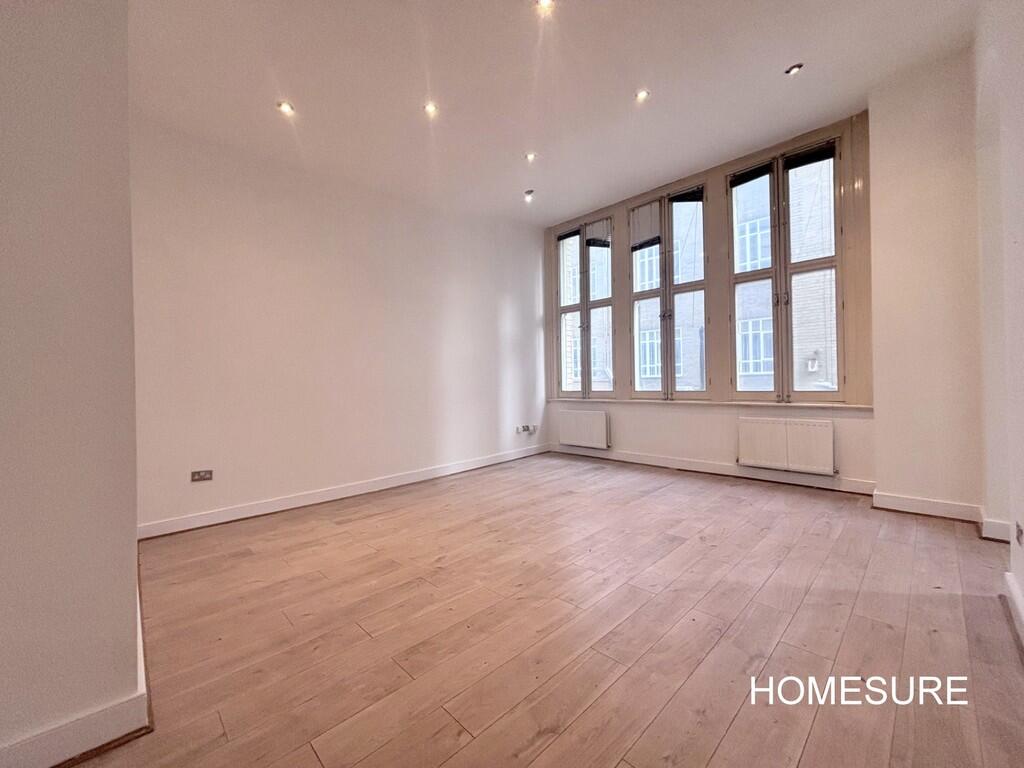 1 Fowlers - Loung...