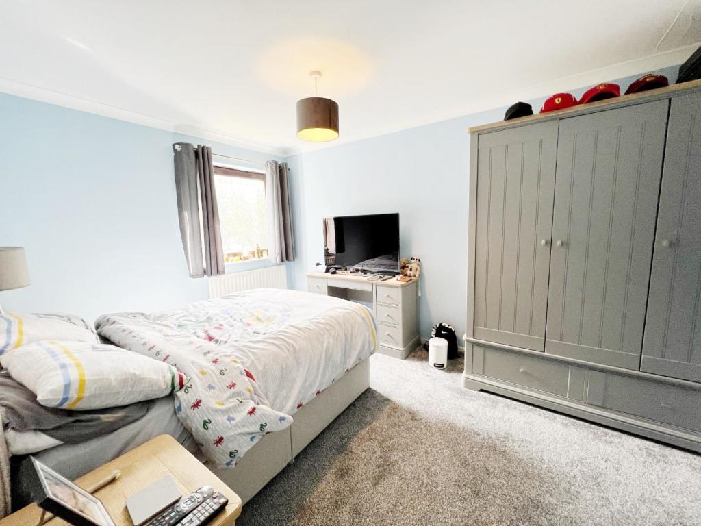 Bedroom 2 pic 1.jpg