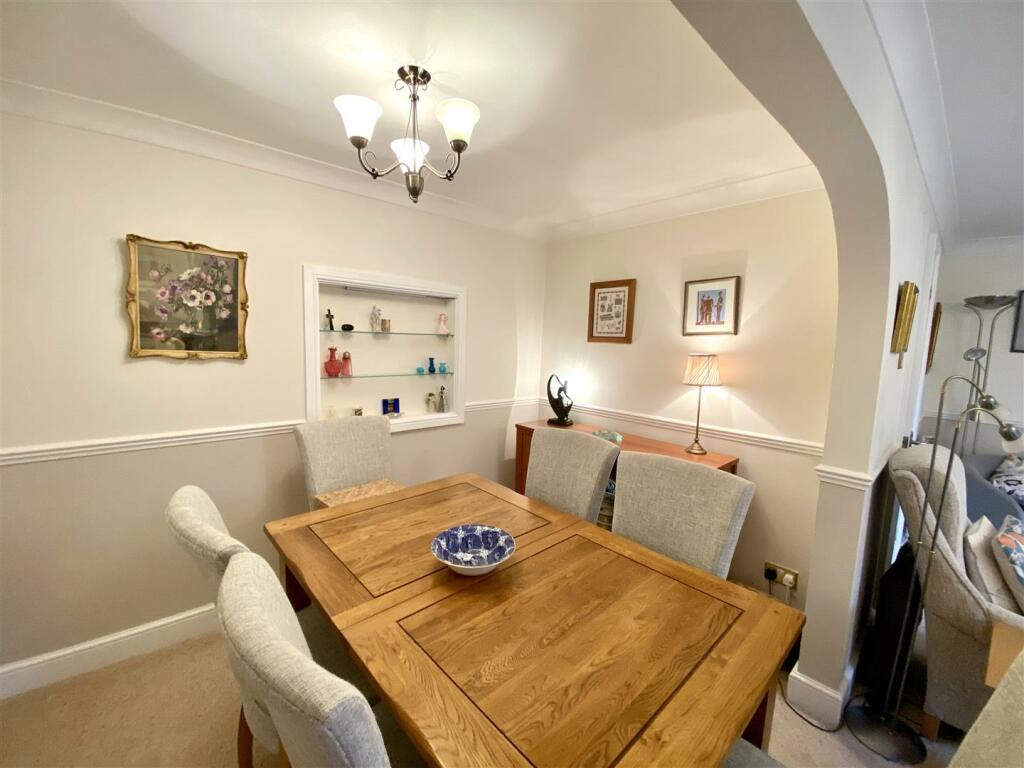 LIVING/DINING ROOM