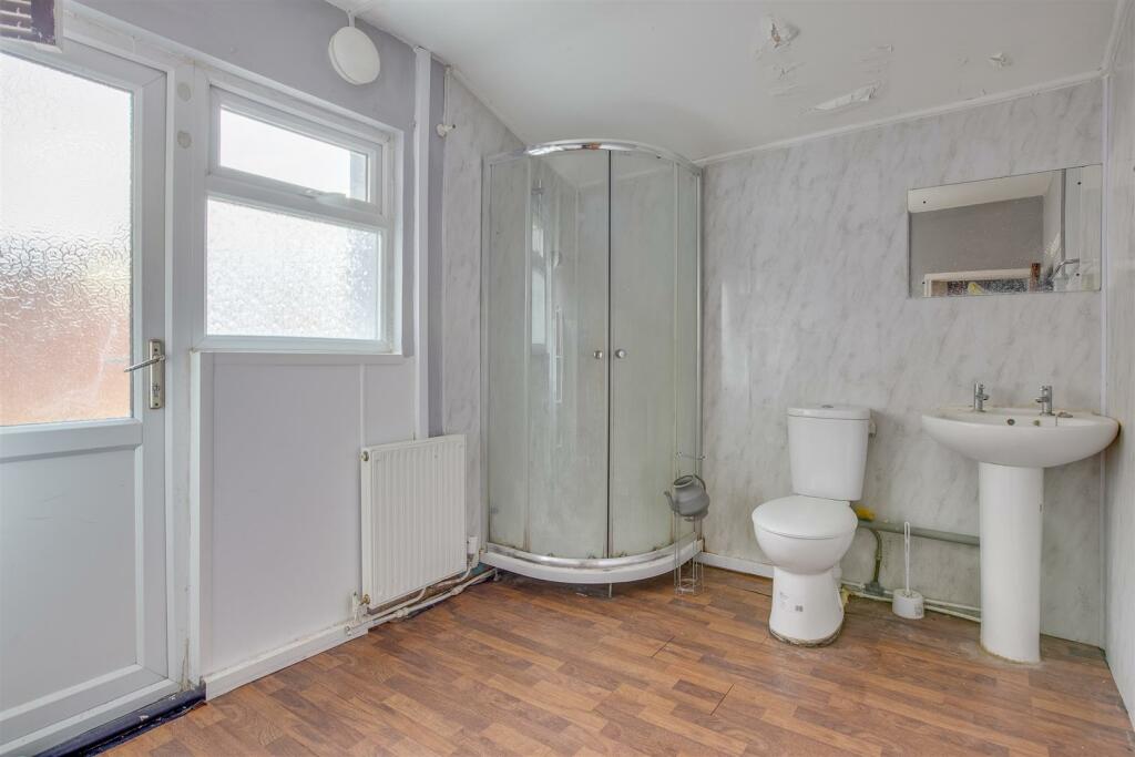 133 Desborough Avenue, HP11 2SG-7.jpg