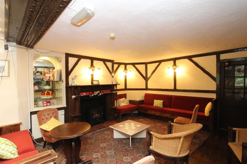 Bar Snug 3.JPG