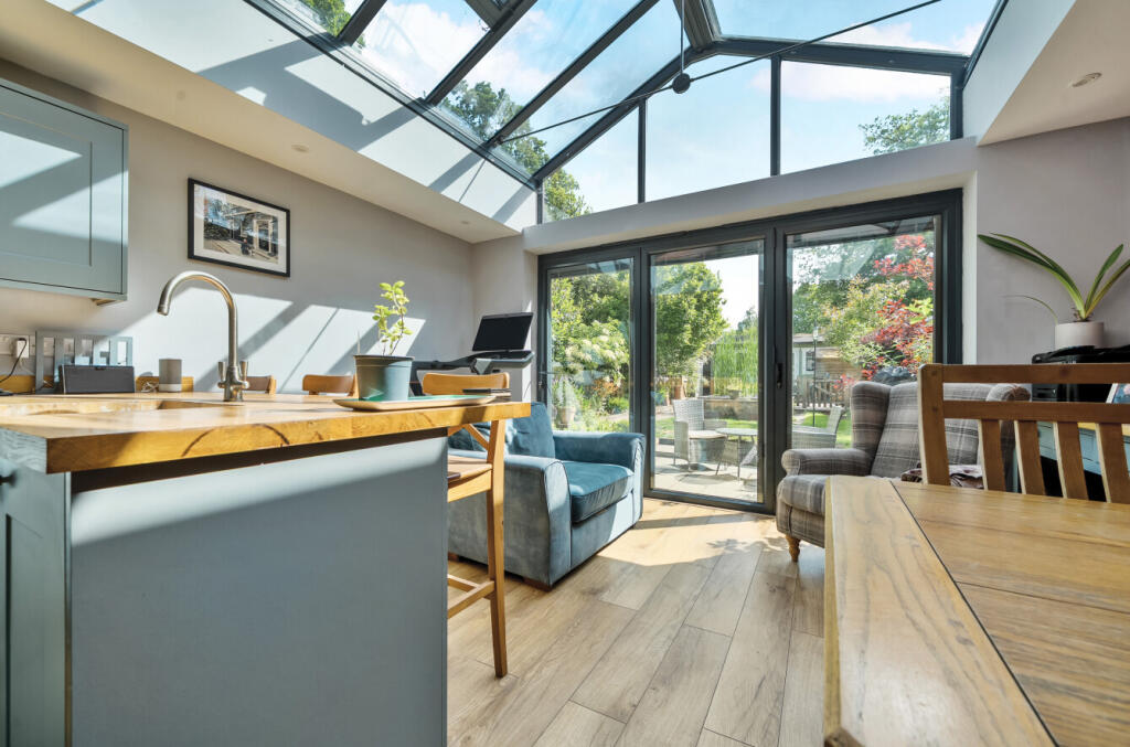 1296551-683041feb...