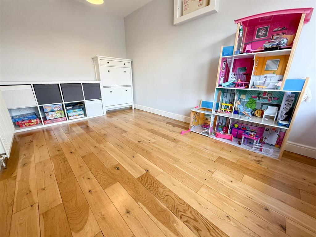 SNUG / PLAYROOM / OFFICE