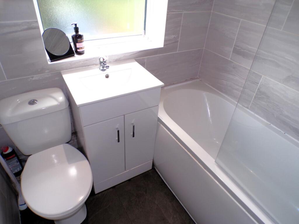 MorseRd11bath.JPG