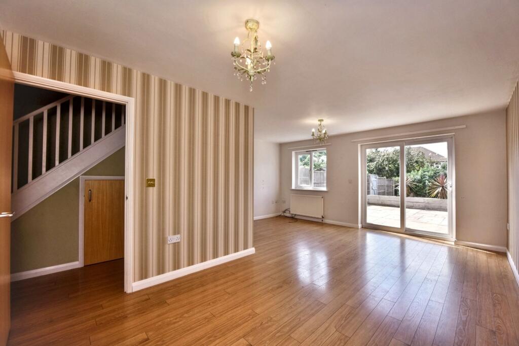 5 Dobsons Close, Rayleigh, Essex, SS6 7NZ