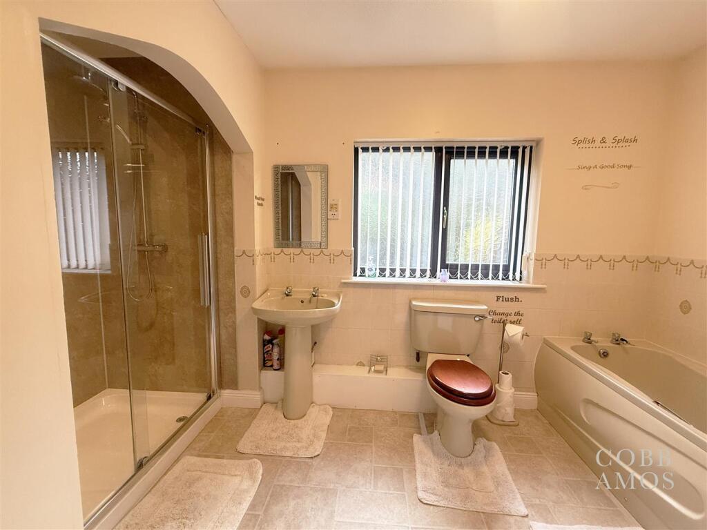 Bathroom 3.jpg