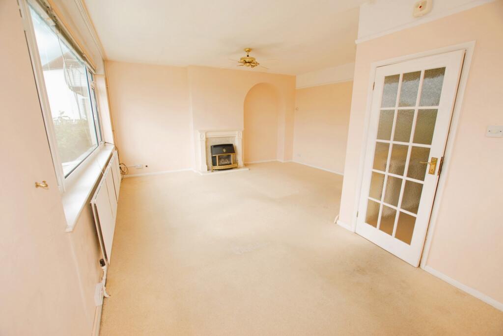 Sitting/dining room