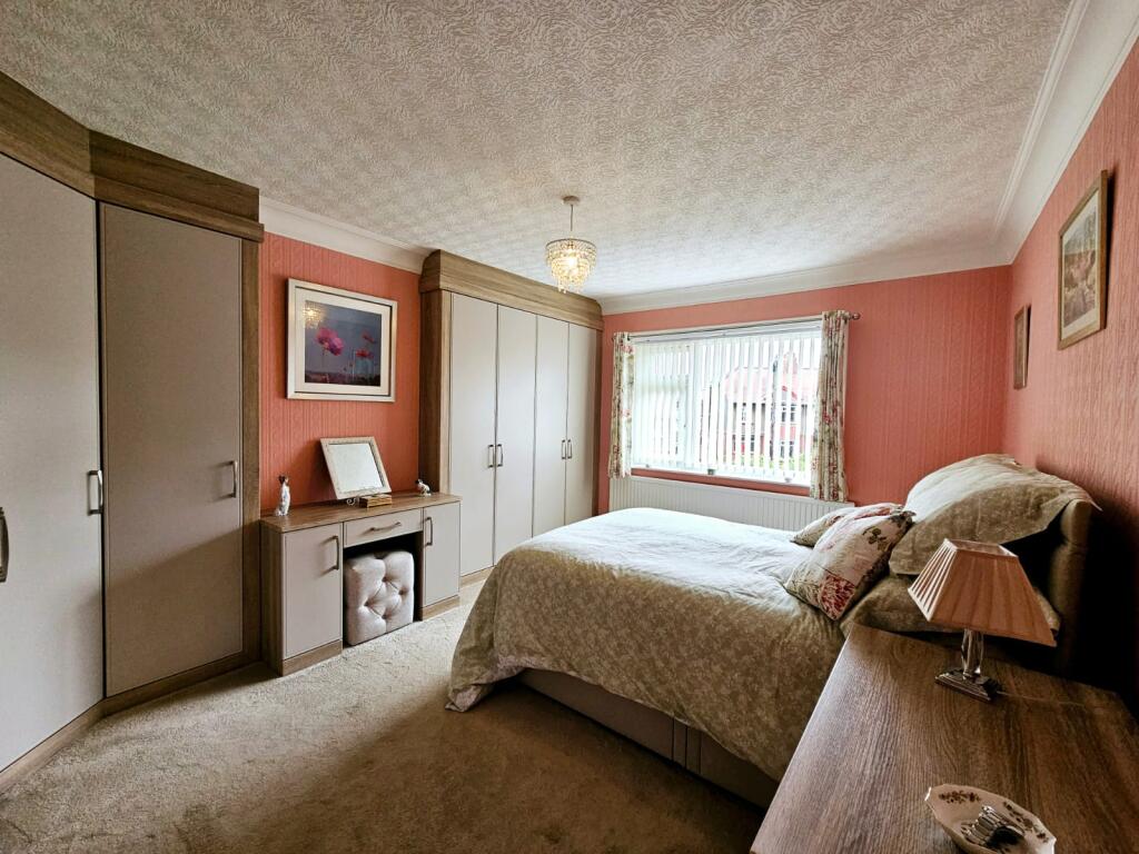 efb05929-f01a-4099-89a2-06894d724e3b