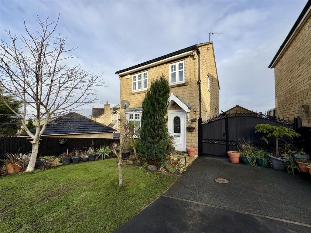 Bramleys Estate Agents - High Bank Close - Elland 