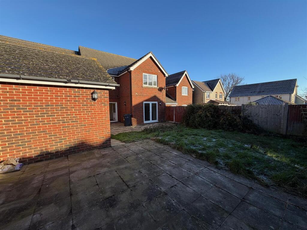 24 Thistledown garden.jpg