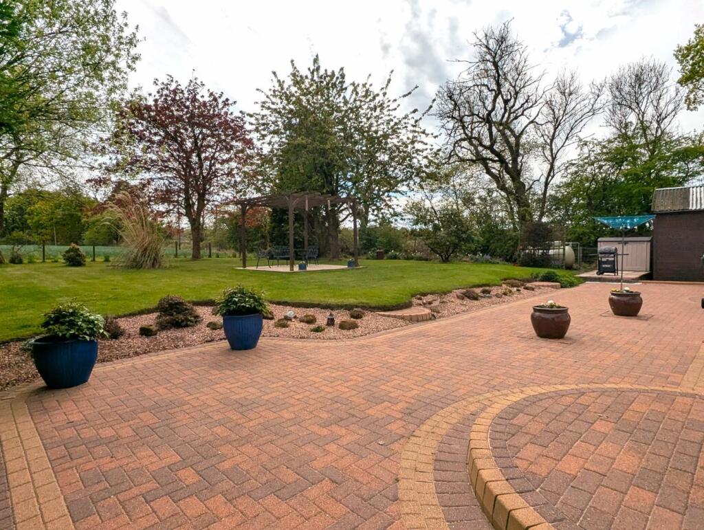 Rear Garden (2).jpg