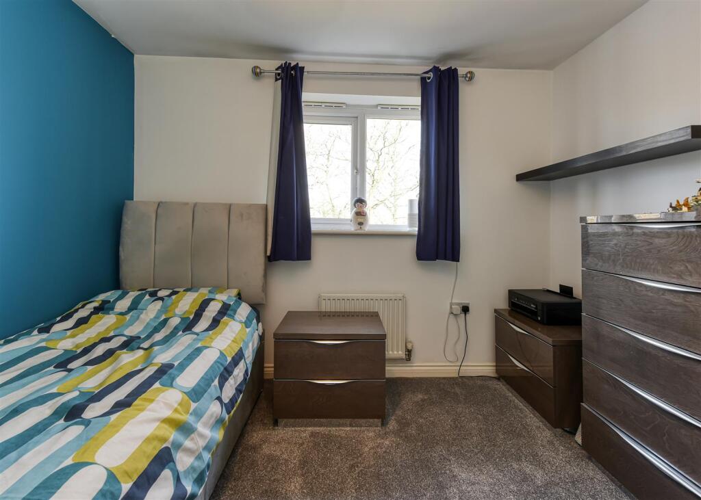 8 Oaklands-Bedroom 4.jpg