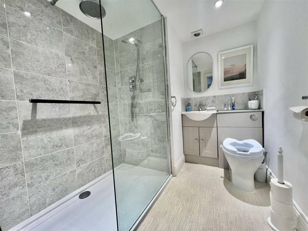 Shower room 3a.jpg
