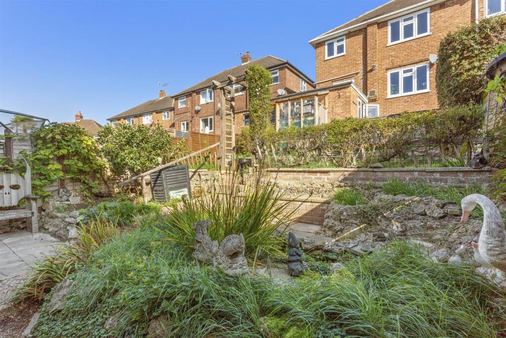14 Hunt Road, HP13 7RE-13.jpg